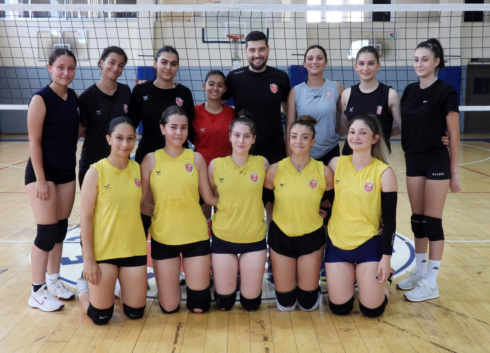 Yeni sezona 2’inci Lig’de oynayacak Kepez Belediyesi Spor Kulübü’nün voleybol