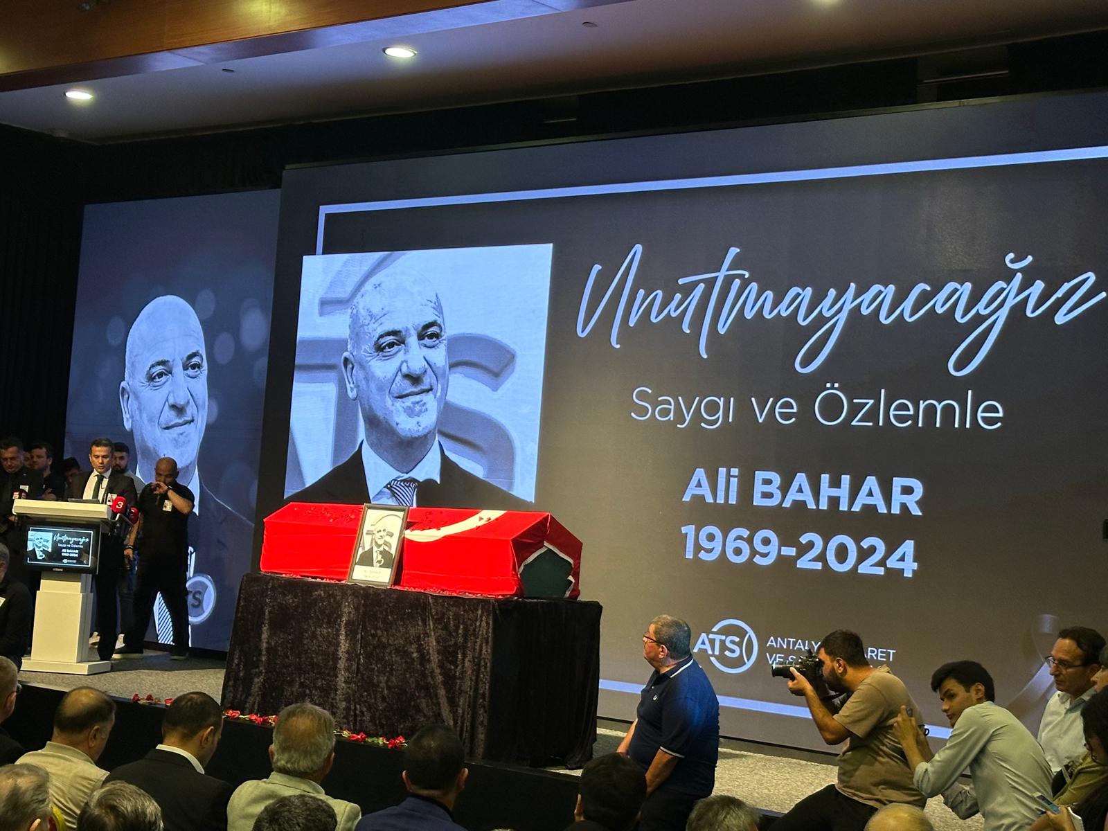 Antalya’nın Kemer ilçesinde geçirdiği tekne kazası sonrası yaşamını yitiren 55