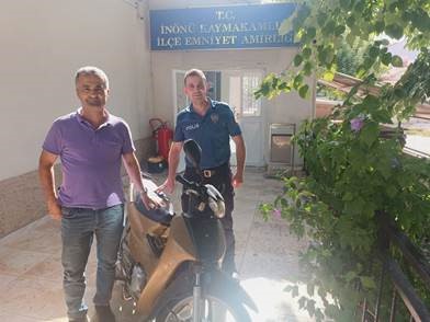 Eskişehir’de polis tarafından durumundan şüphelenilerek durdurulan motosikletin çalıntı olduğu tespit