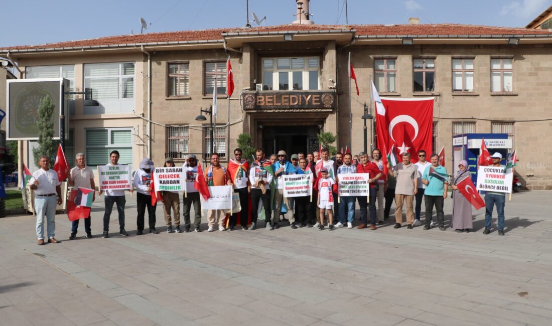 İsrail’in Gazze saldırılarına tepki için Denizli’den Hatay’a yürüyen 7 kişi,