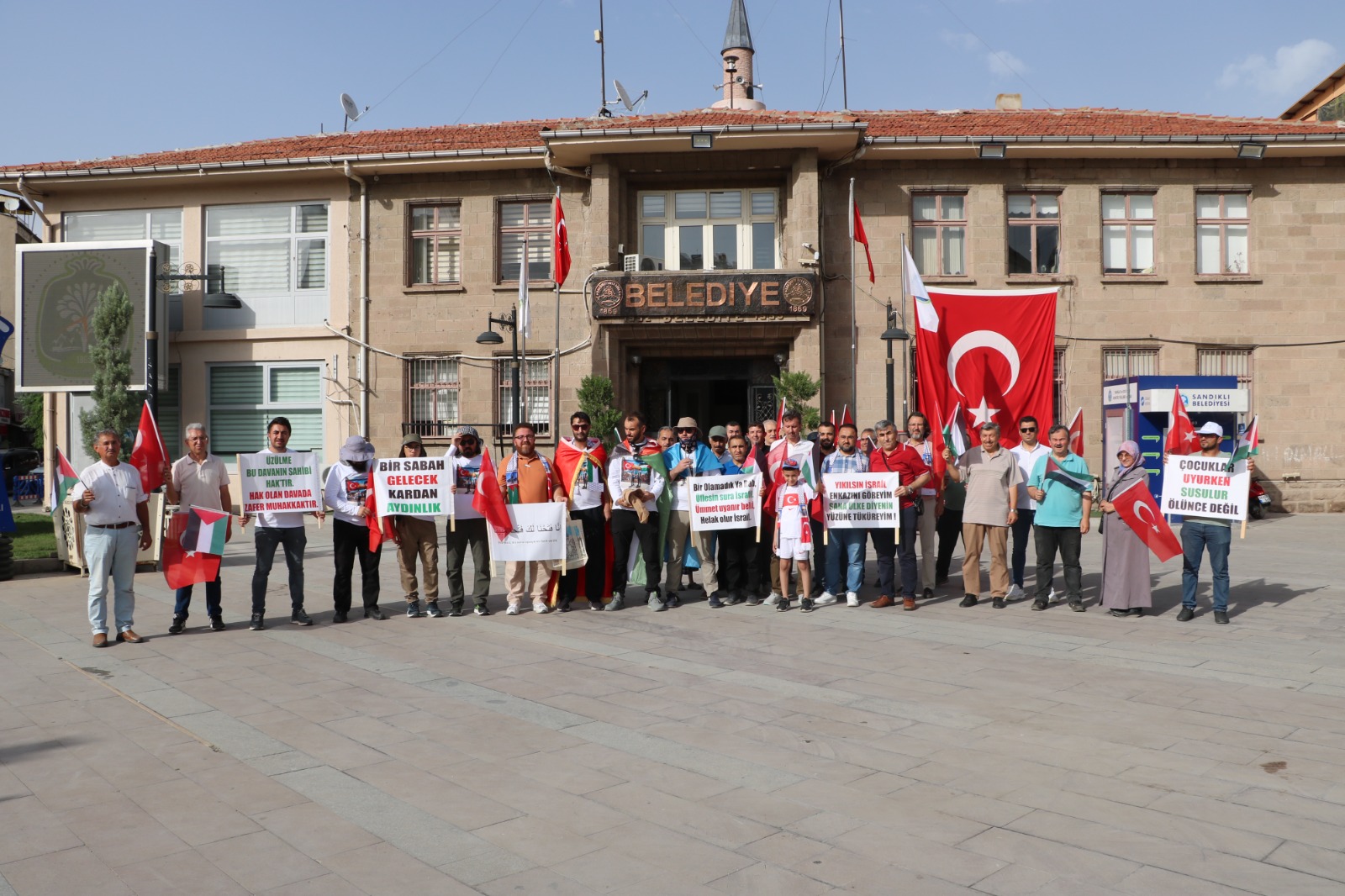 İsrail’in Gazze saldırılarına tepki için Denizli’den Hatay’a yürüyen 7 kişi,