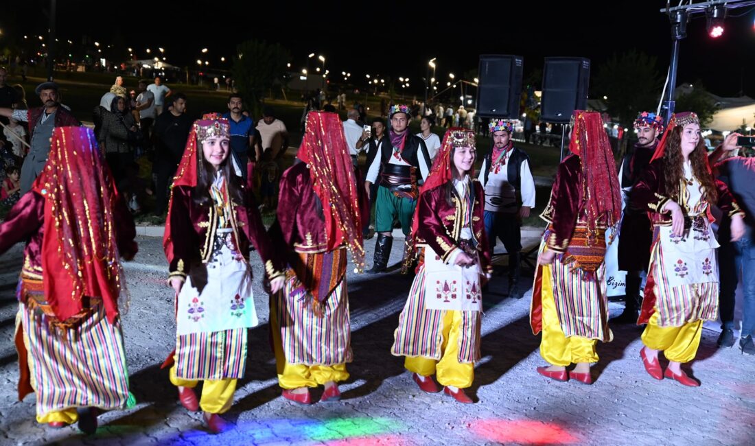 Afyonkarahisar’ın Emirdağ ilçesinde “17. Emirdağ Gurbetçi Festivali” başladı. Cumhuriyet Meydanı’nda