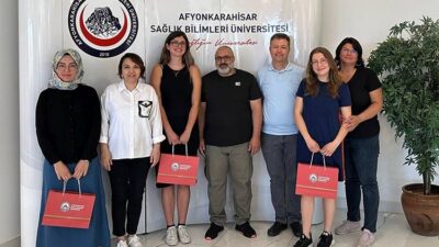 Bu sene mezun olan AFSÜ Eczacılık Fakültesi son sınıf öğrencilerinin