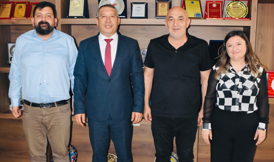 Başkanlar görüş alışverişi yaptı Afyonkarahisar Ticaret Borsası Yönetim Kurulu Başkanı Mehmet Mühsürler,Dinar Belediye Başkanı