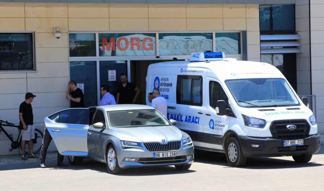 Tatil için Antalya’da bulunan gazeteci İsmail Küçükkaya’nın annesi, kaldığı otelin