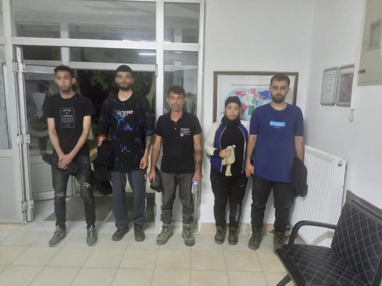Yasa dışı yollardan yurt dışına çıkmaya çalışan 5 yabancı uyruklu