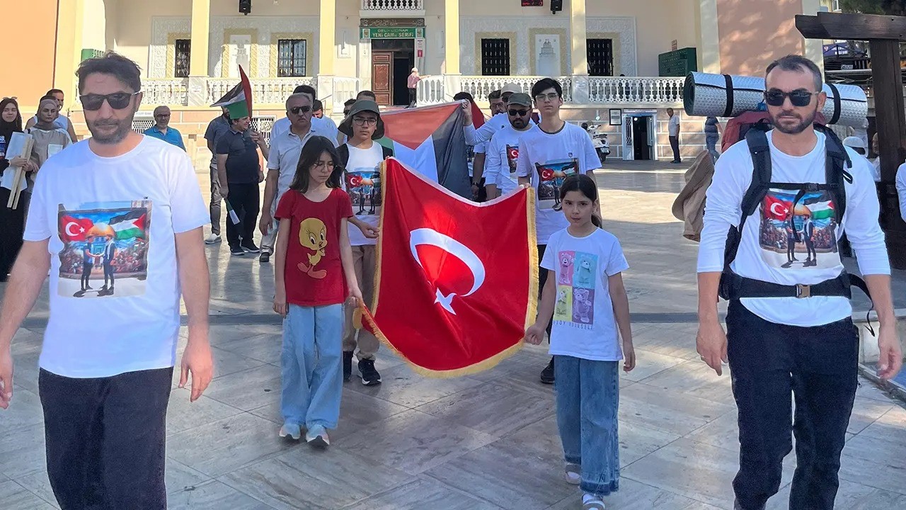 Denizlili altı gönüllü, İsrail vahşetine dikkat çekmek ve farkındalık oluşturmak