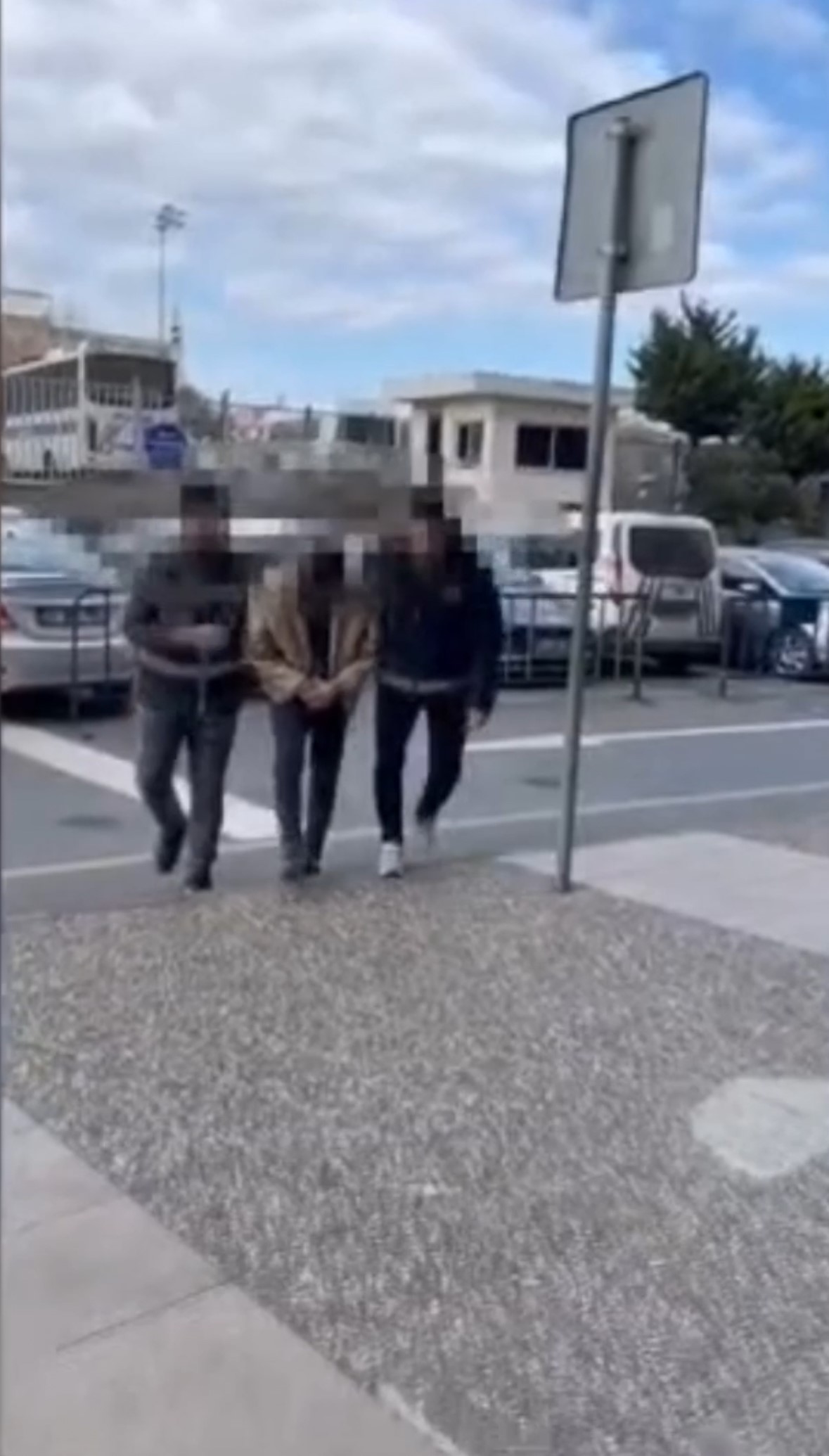 Sarıyer’de bir şahıs, saplantı aşık olduğu bir kadının eşinin aracına