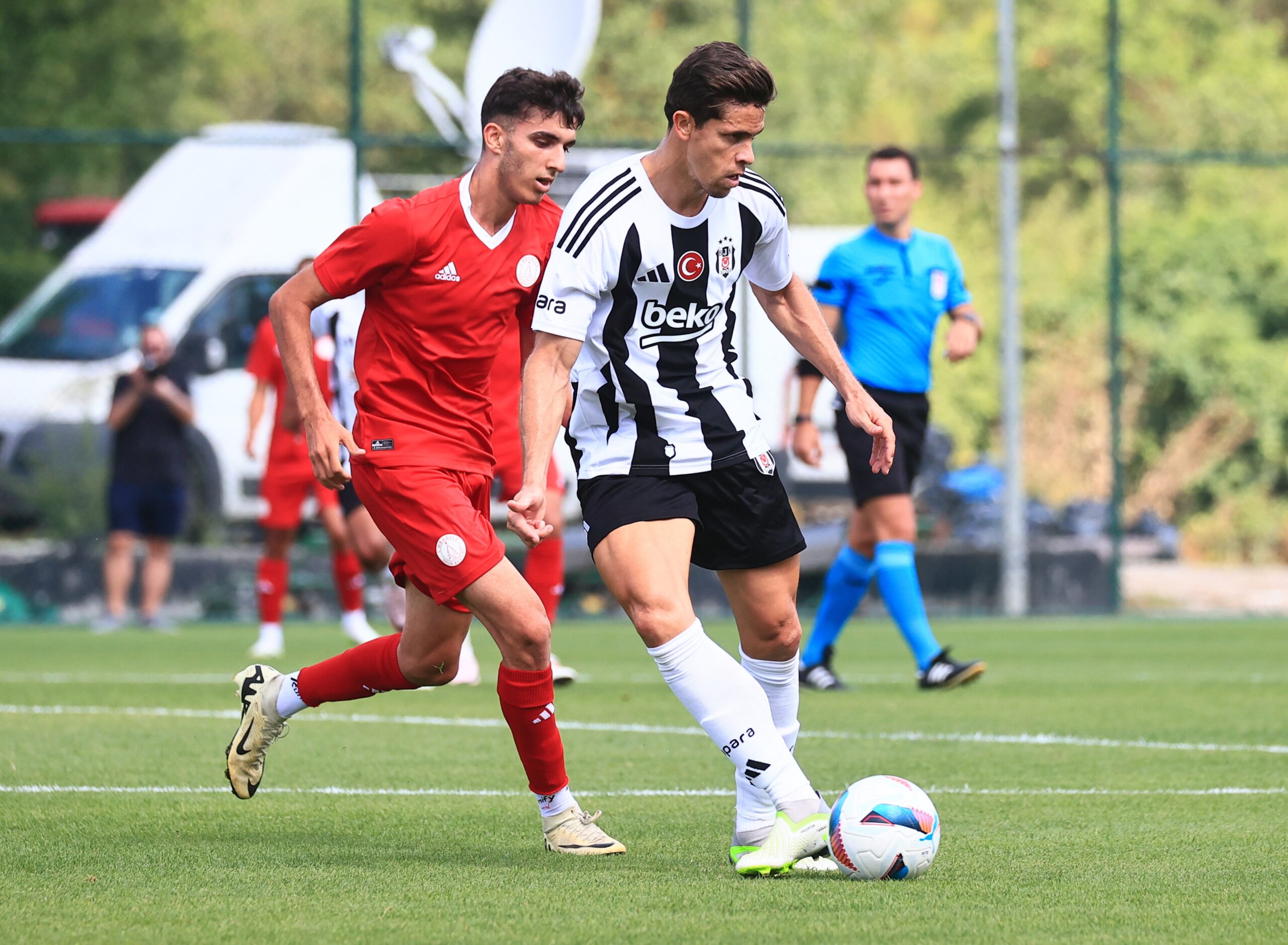 Beşiktaş, yeni sezon hazırlıkları kapsamında karşılaştığı Ümraniyespor ile 0-0 berabere