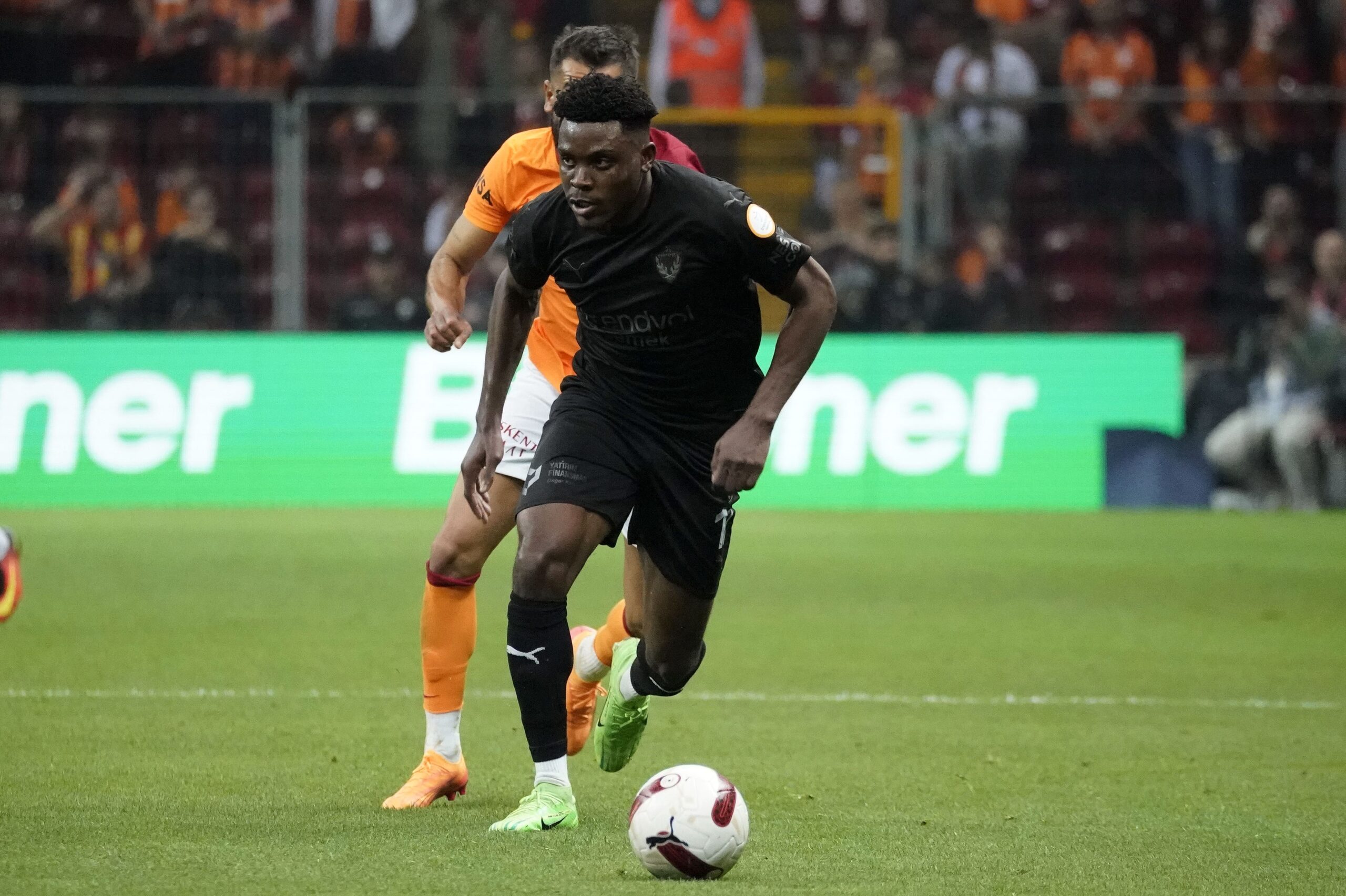 Süper Lig ekiplerinden Hatayspor, Nijeryalı futbolcu Fisayo Dele-Bashiru’nun İtalya Serie