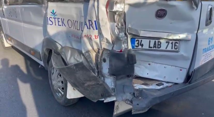 Küçükçekmece E-5 Karayolu’nda 3 servis aracı ve 1 su tankerinin