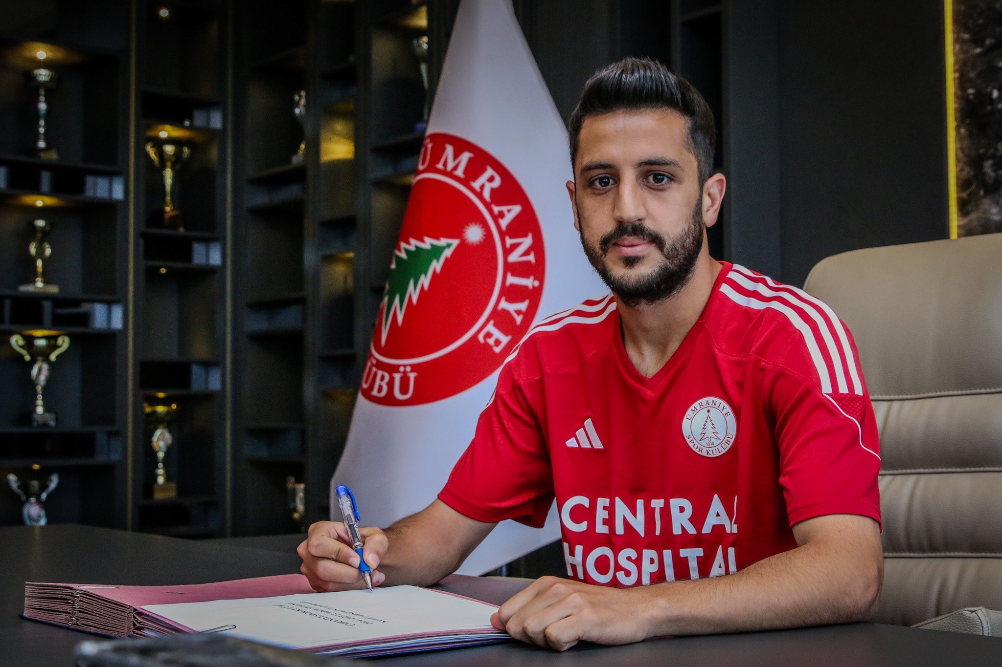 Trendyol 1. Lig ekibi Ümraniyespor, kaleci Cihan Topaloğlu’nun yanı sıra