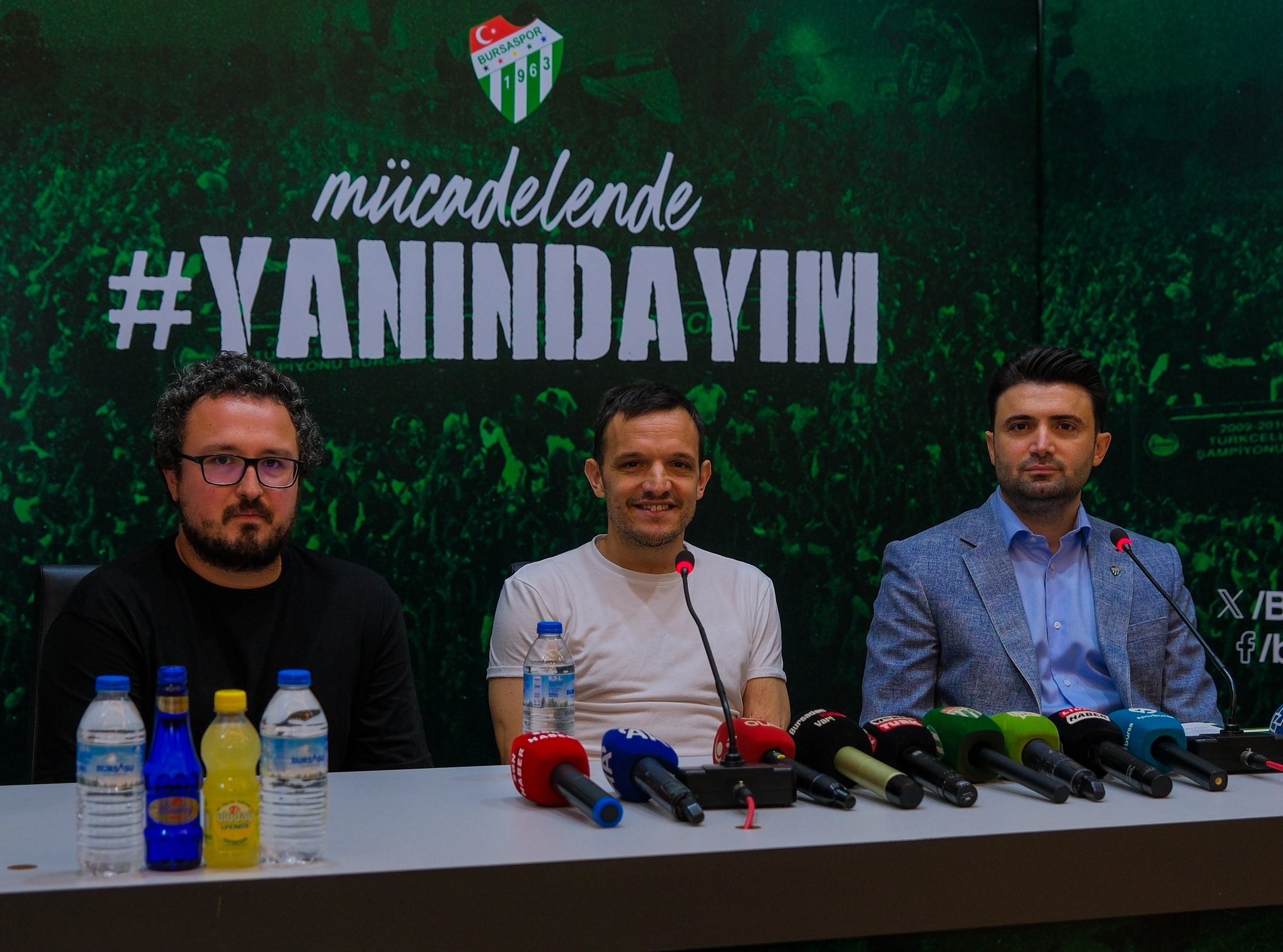 Bursaspor’un yeni teknik direktörü Pablo Martin Batalla için imza töreni