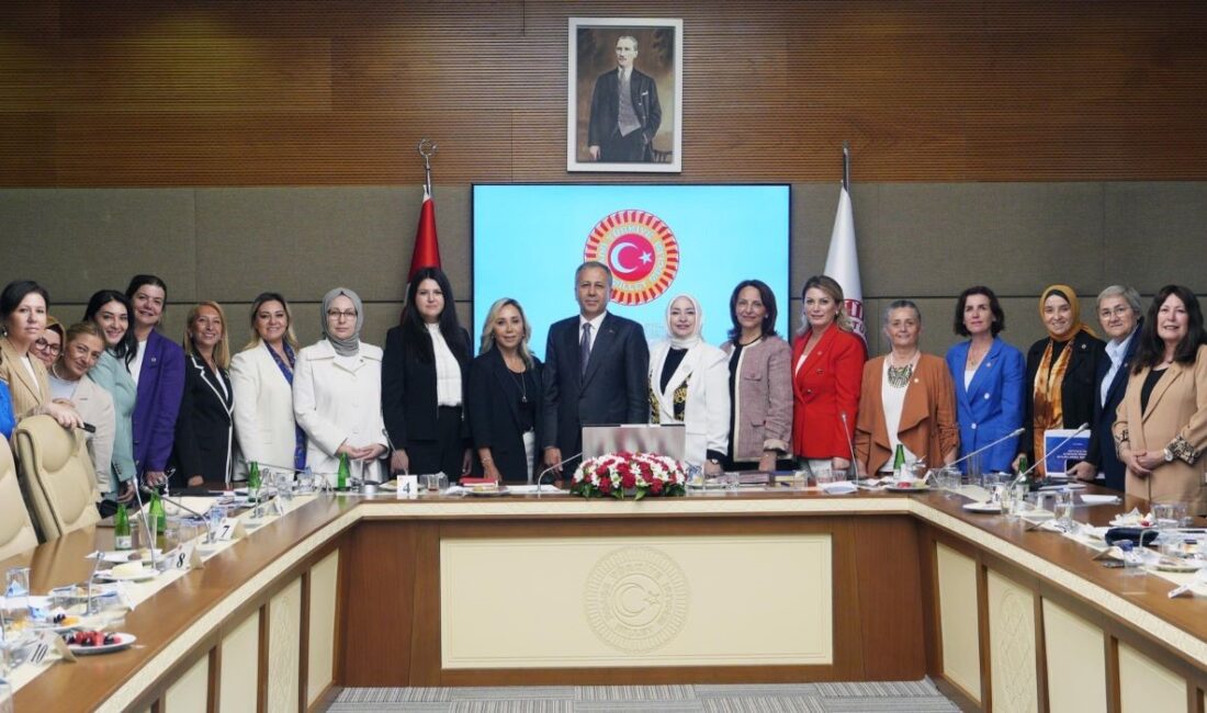 İçişleri Bakanı Ali Yerlikaya, TBMM Kadın Erkek Fırsat Eşitliği Komisyonu üyelerine, Bakanlığın