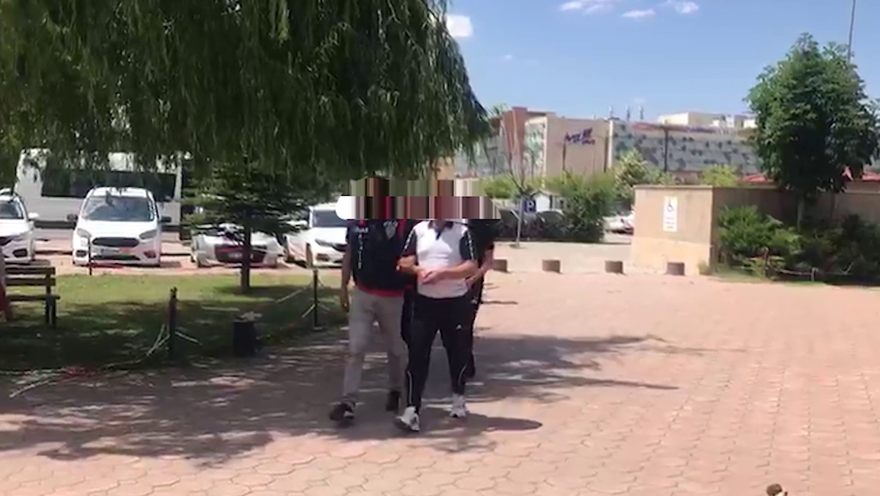 Sivasspor’un adını kullanarak yardım parası toplayan iki dolandırıcı yakalandı. Sivas’ta,