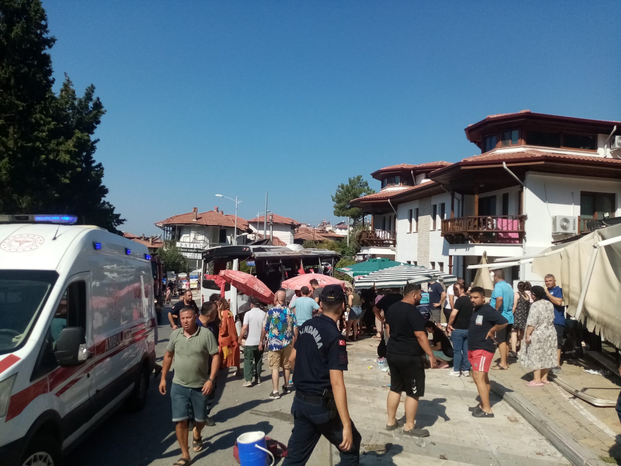 Muğla’nın Ula ilçesinde, iddiaya göre, freni boşalan bir tur otobüsü
