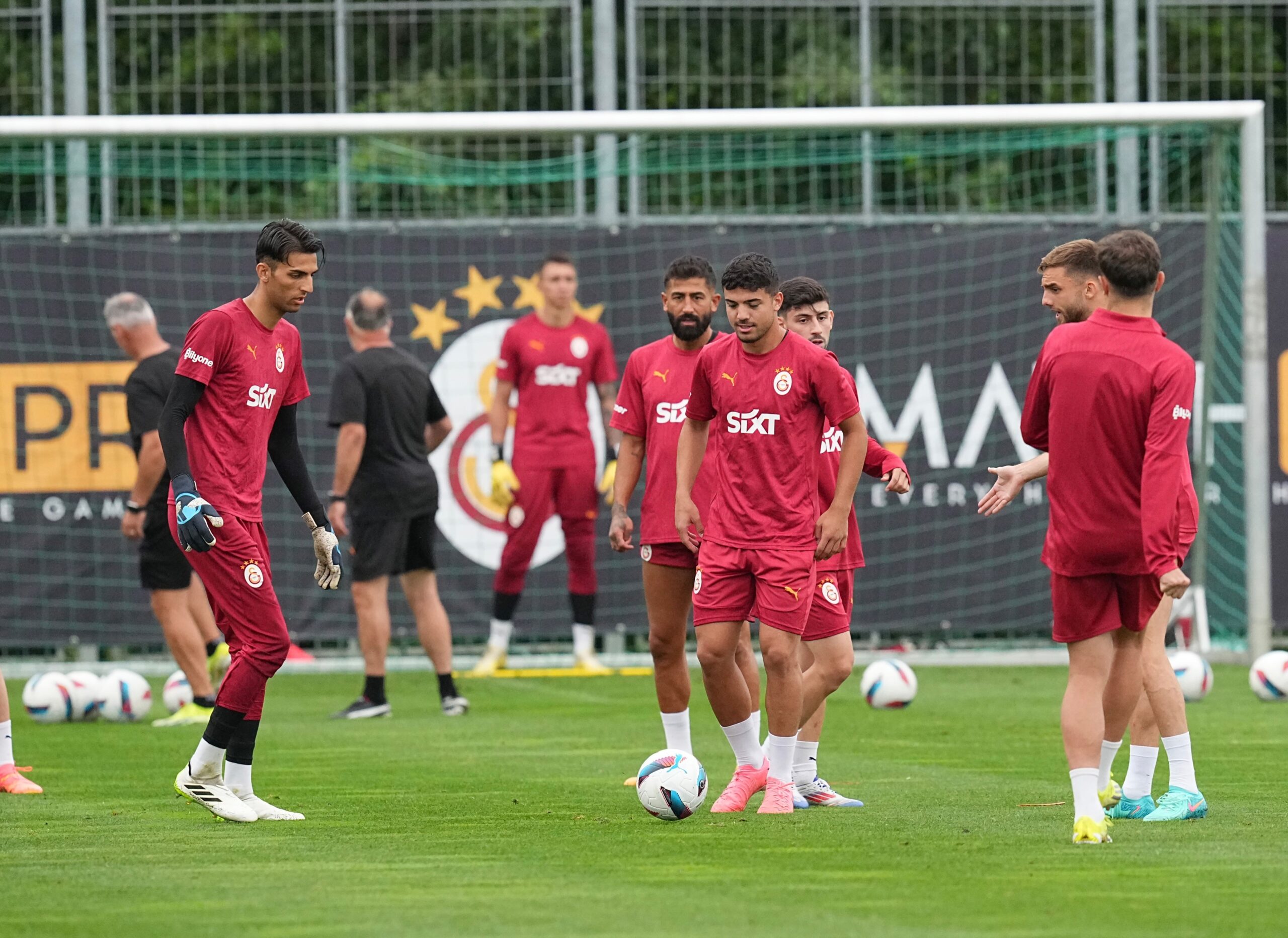 Galatasaray, yeni sezon hazırlıklarını Avusturya’nın Geinberg bölgesinde yaptığı antrenmanla sürdürdü.