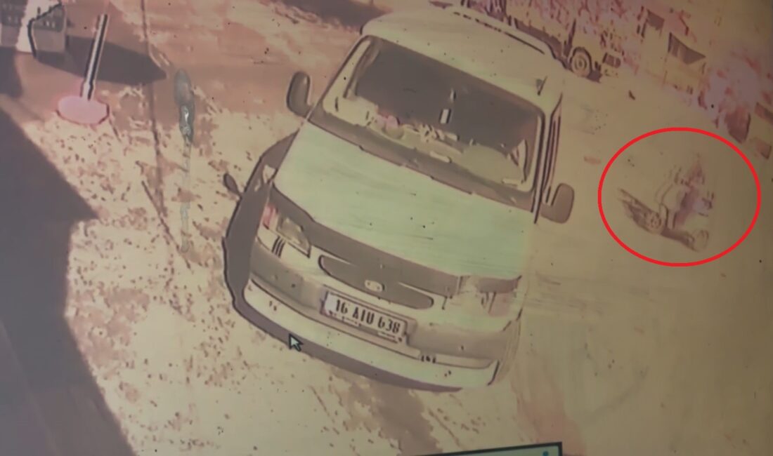 Bursa’da patlayan su borusunu tamir etmek isterken yan taraftaki istasyonun