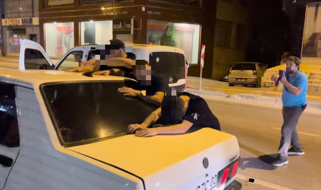 Bursa’da polis ekipleri şüpheli Tofaş Şahin marka bir otomobile ‘dur’