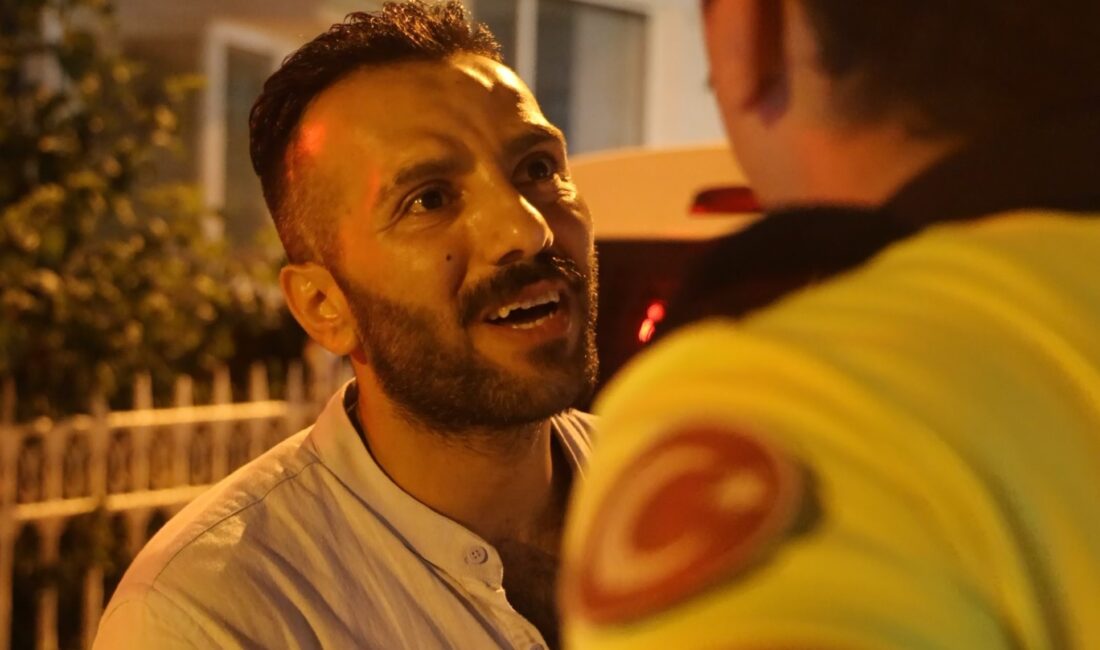 Ehliyetsiz kullandığı araçla alkollü yakalanan şahıs dakikalarca polise yalvardı Aksaray’da açık cezaevinden izinli çıkan bir mahkum ehliyetsiz kullandığı araçta