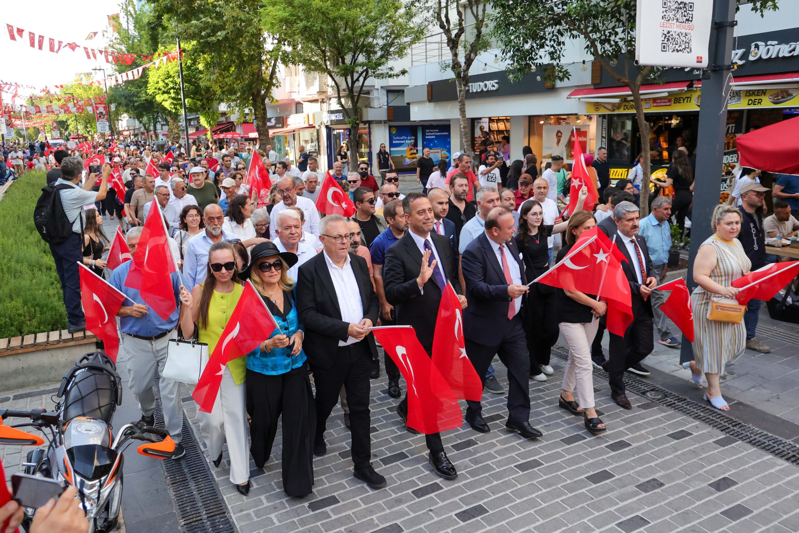 Uşak Belediyesi tarafından düzenlenen Uşak Uluslararası Tarhana Festivali başladı. Festivalin
