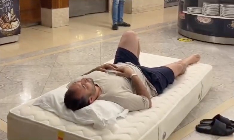 Tatil için geldiği Antalya’daki 5 yıldızlı otelde odasının klimasının çalışmadığını
