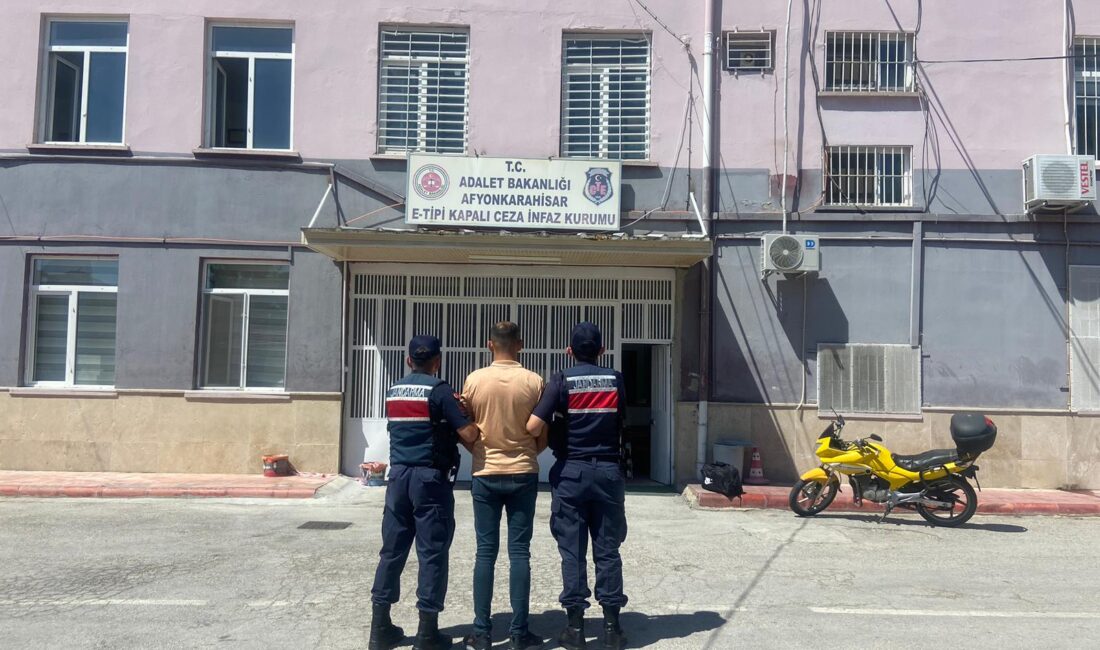 Uyuşturucu tüccarı yakalandı! Afyonkarahisar İl Jandarma Komutanlığı tarafından gerçekleştirilen operasyonda, aranan bir şahıs