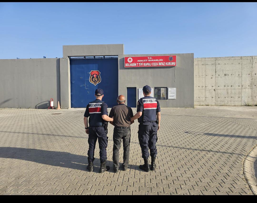 Afyonkarahisar İl Jandarma Komutanlığı ekipleri, aranan şahısların yakalanması için gerçekleştirdikleri
