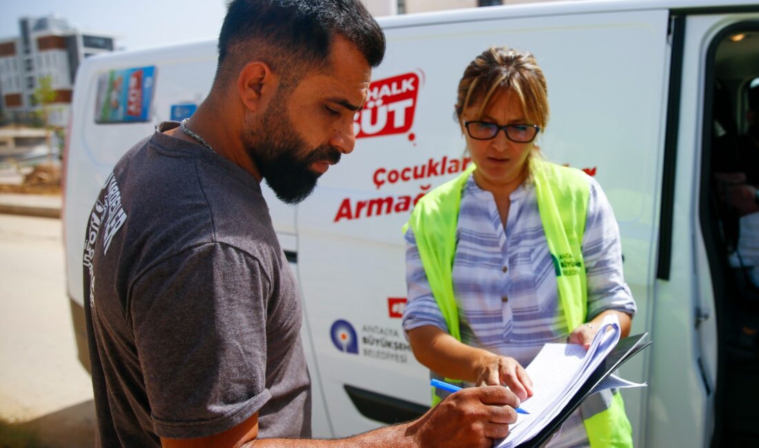 Antalya Büyükşehir Belediyesi’nin, bebek gıdalarına ulaşmakta zorluk çeken ailelere yardımcı