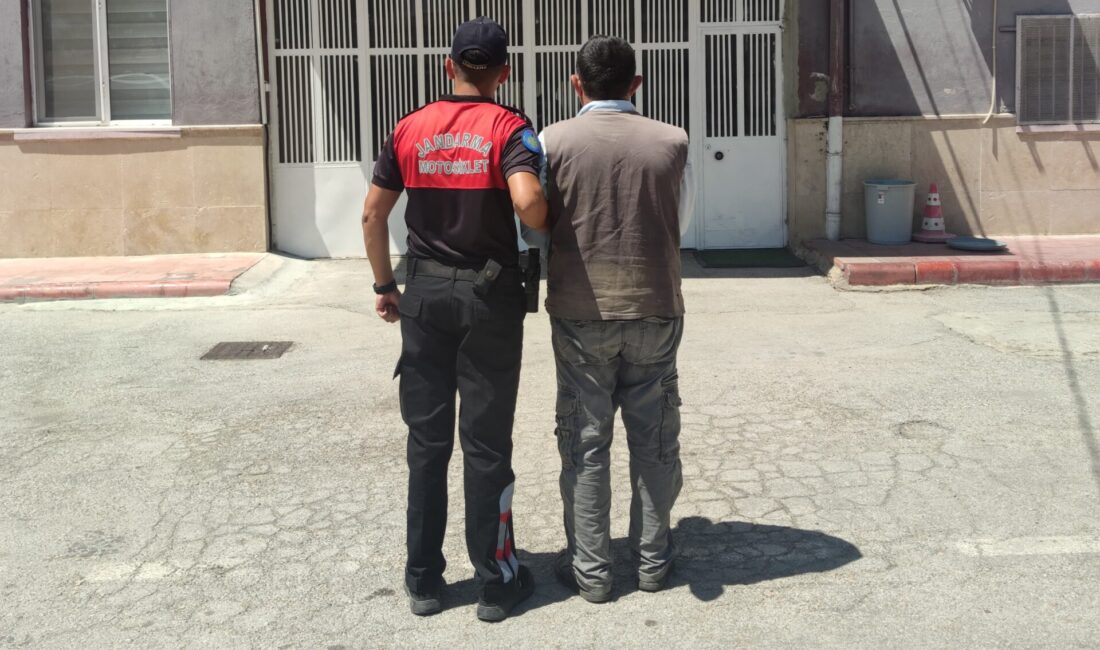 Afyonkarahisar İl Jandarma Komutanlığınca, aranan şahısların tespiti ve yakalanmasına yönelik