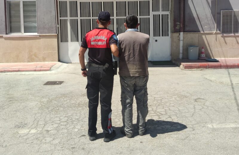 Afyonkarahisar İl Jandarma Komutanlığınca, aranan şahısların tespiti ve yakalanmasına yönelik