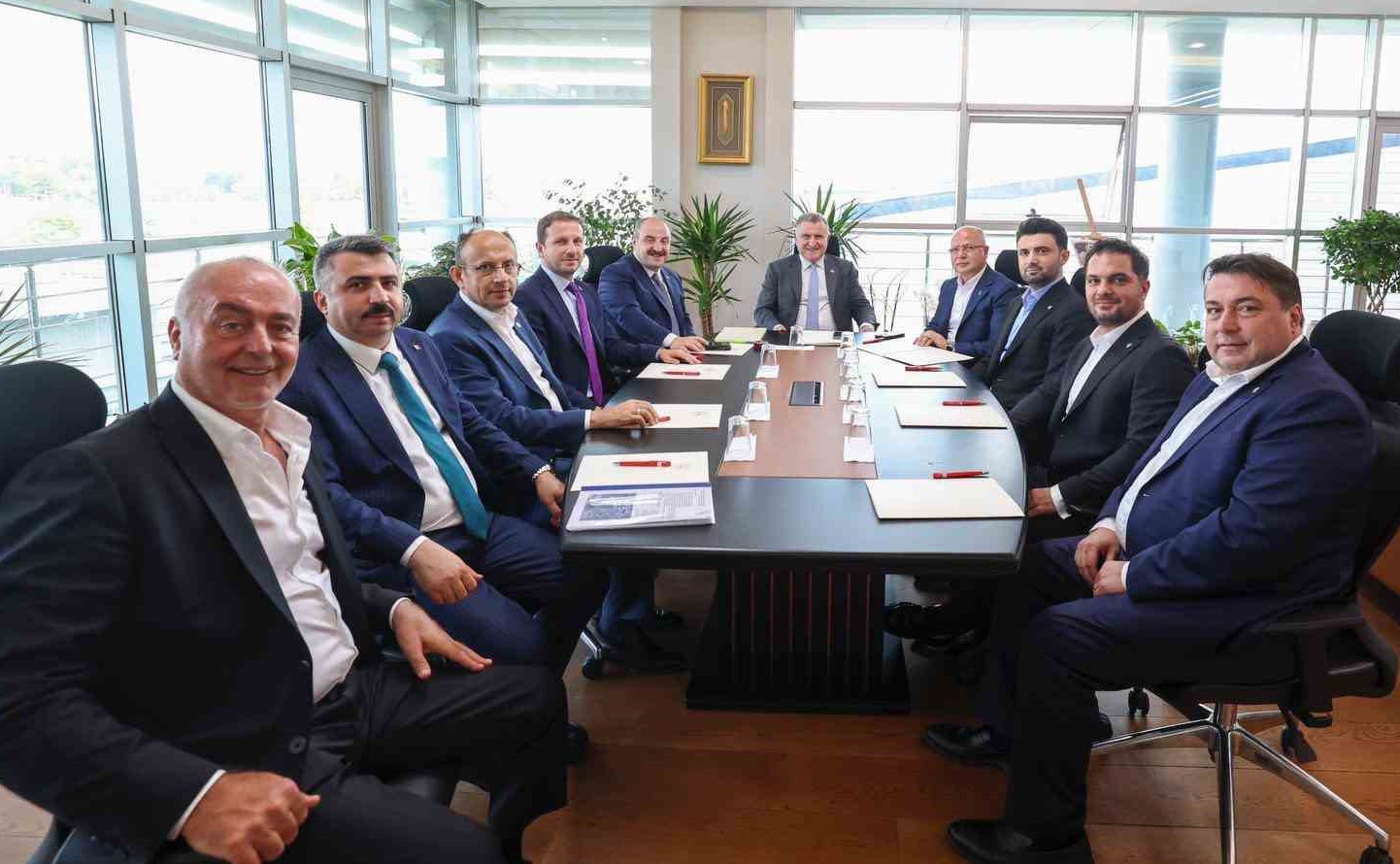 Bursaspor Kulübü, Gençlik ve Spor Bakanı Osman Aşkın Bak’ı ziyaret