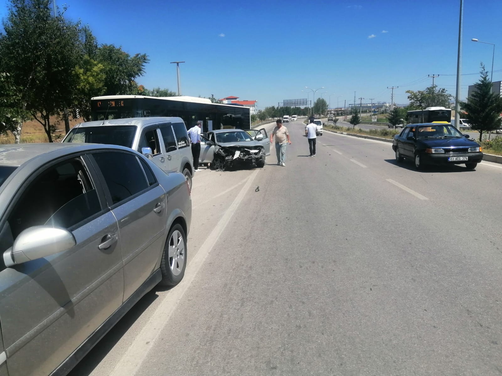 Afyonkarahisar Eskişehir çevre yolu üzerinde bir kaza meydana geldi. Karayolunun