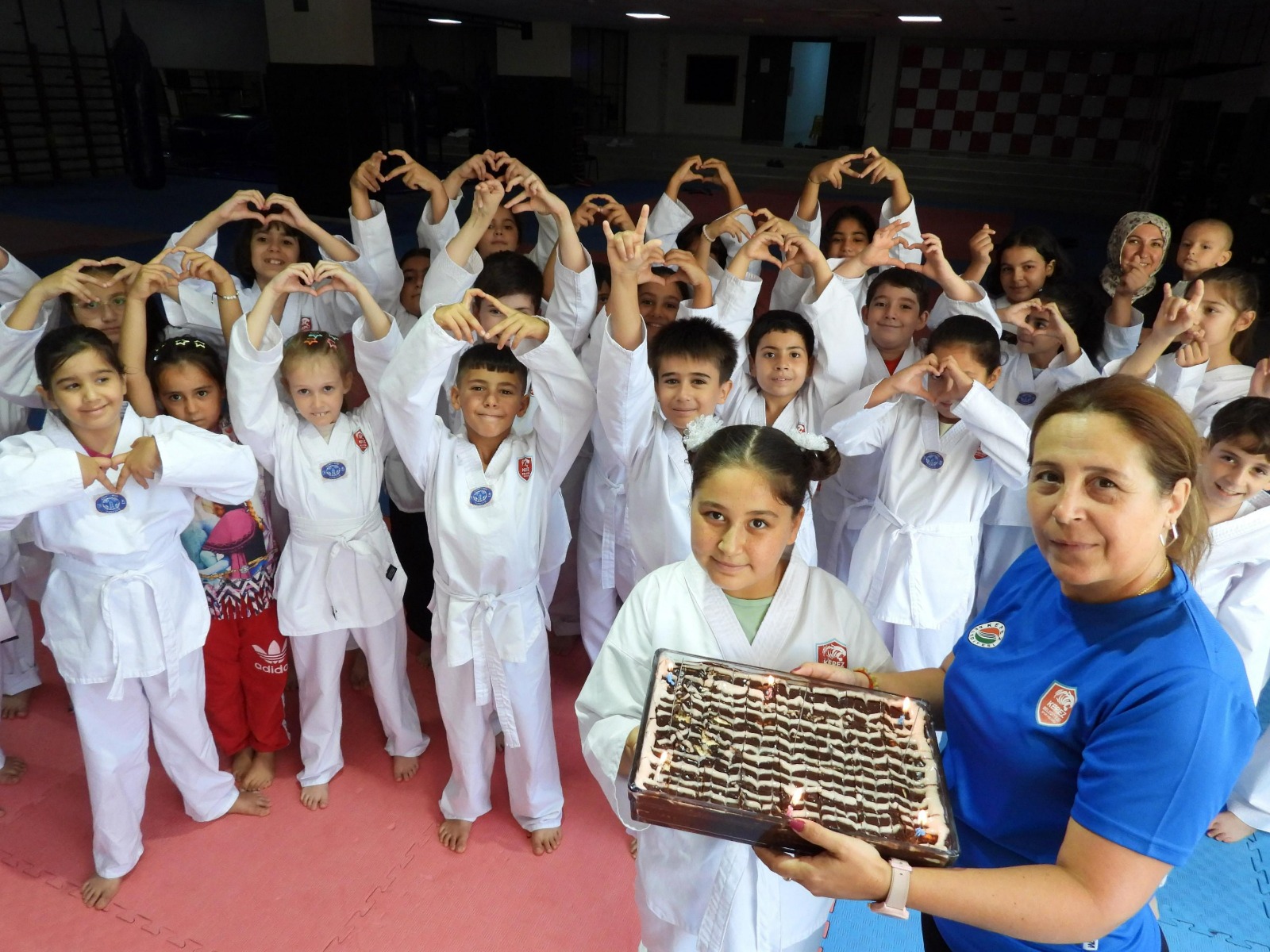 Yaz tatilini spor disiplininde geçiren Kepez Belediyesi Spor Kulübü kursiyerleri,
