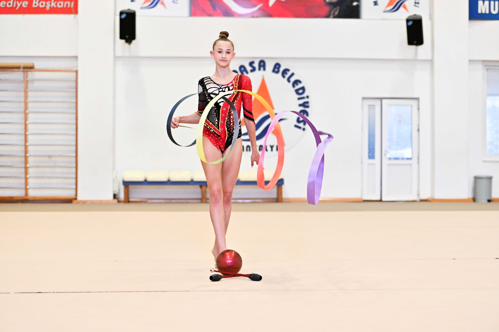 Muratpaşa Belediyespor’un 15 yaşındaki cimnastikçisi İrem Sırcan, İstanbul’da düzenlenen milli
