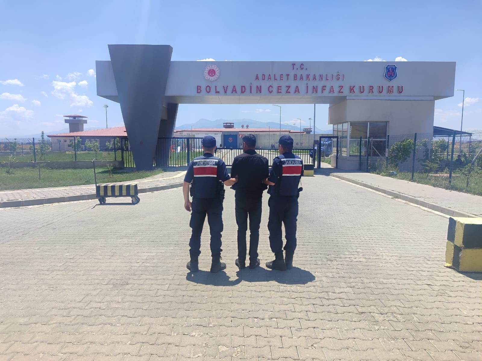Afyonkarahisar İl Jandarma Komutanlığınca aranan şahısların tespiti ve yakalanmasına yönelik