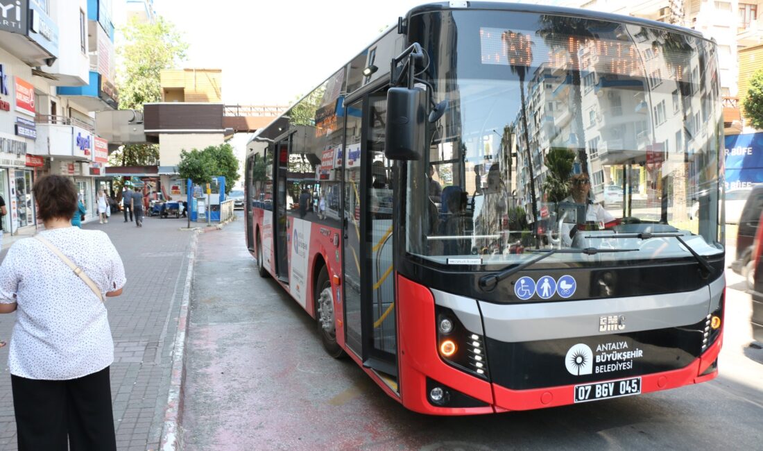 Antalya Büyükşehir Belediyesi’ne ait resmi plakalı toplu ulaşım araçları ve