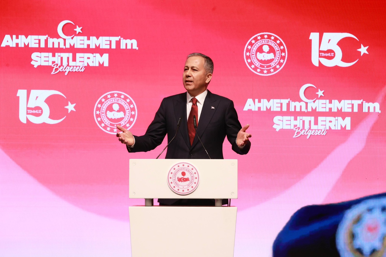   Dün akşam, İçişleri Bakanı Ali Yerlikaya, şehit aileleri ve