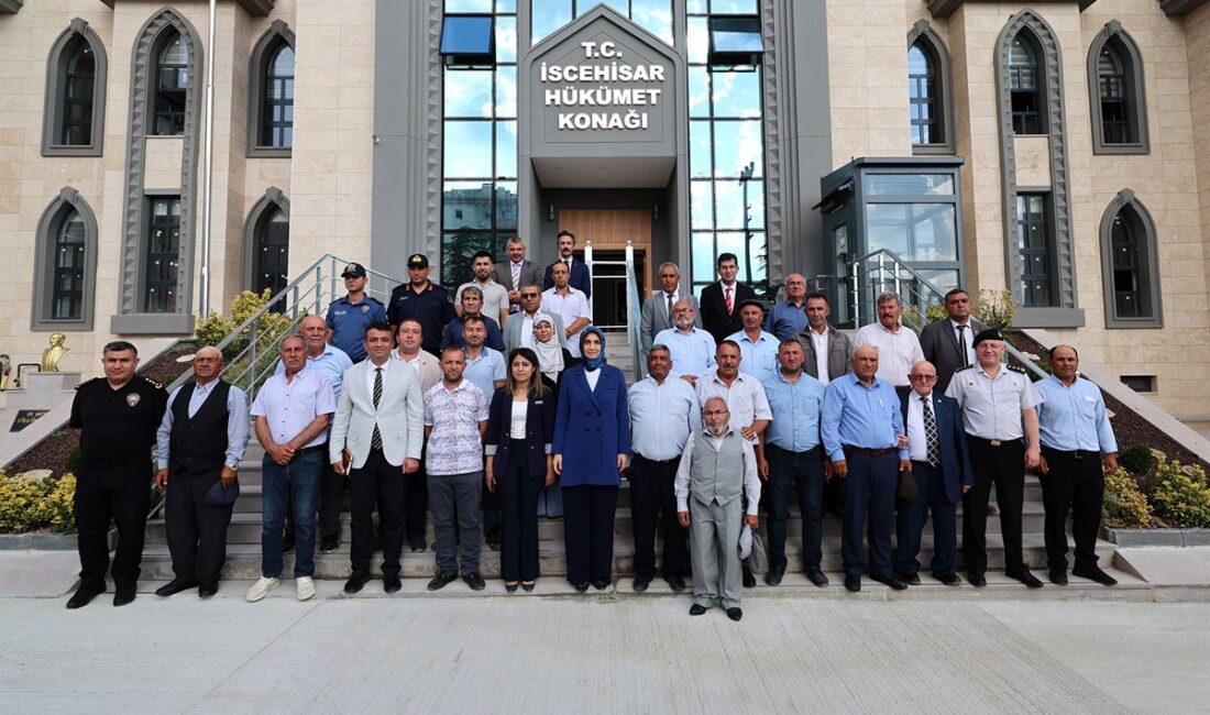 İscehisar ilçesine bağlı merkez mahalle, belde ve köy muhtarıyla toplantıda
