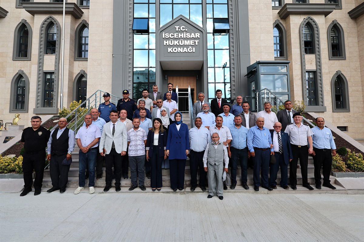 İscehisar ilçesine bağlı merkez mahalle, belde ve köy muhtarıyla toplantıda