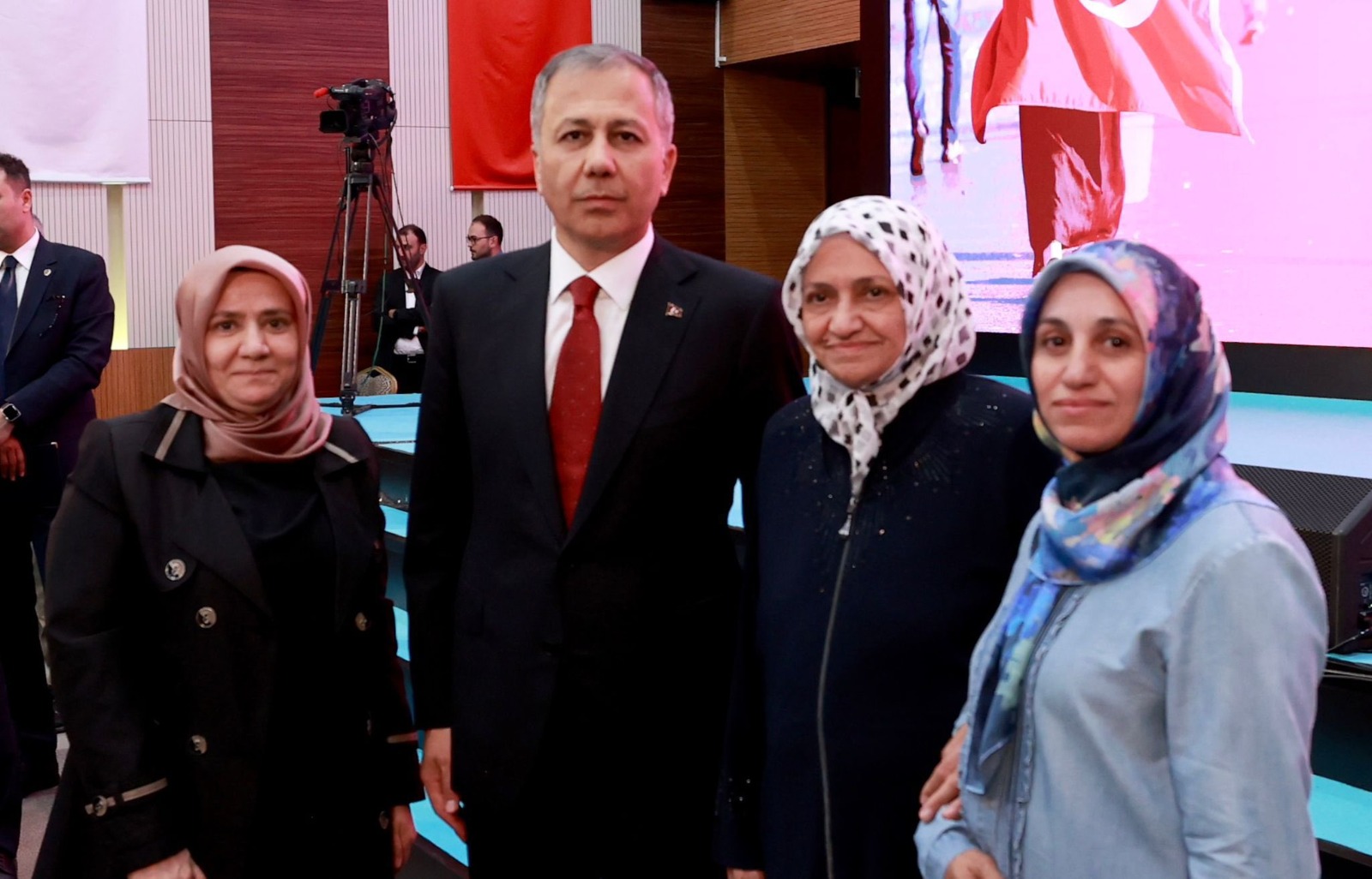 Vatanımız için fedayı can eyleyen şehitlerimizin kıymetli aileleri ve kahraman