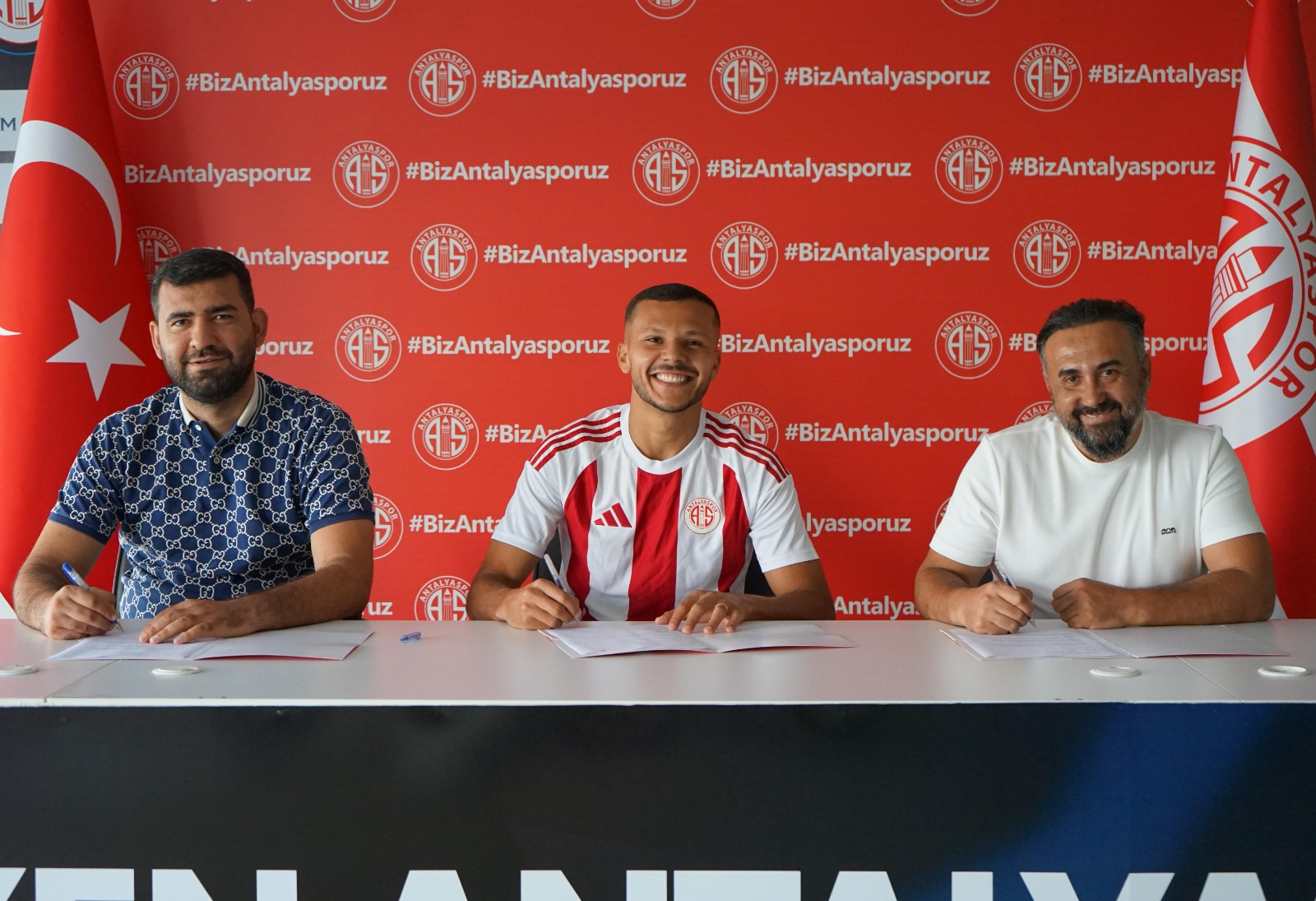 Antalyaspor, yaz transfer döneminin dördüncü imzasını Brezilyalı Thalisson Kelven da