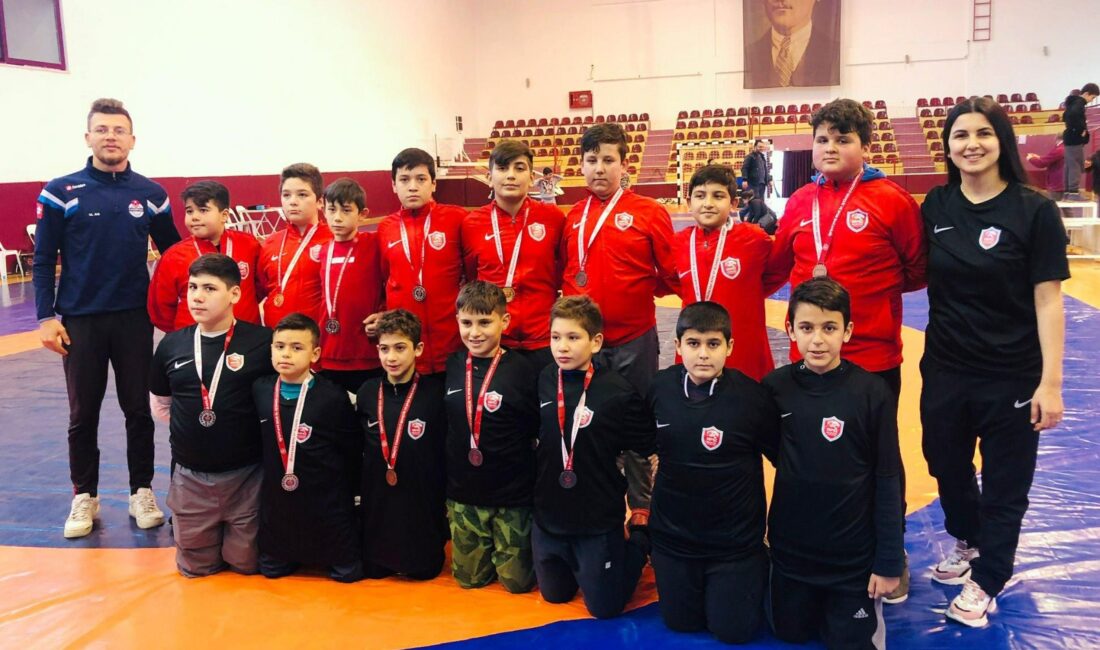 Antalya Kepez Belediyesi Spor Kulübü güreş takımı U13 Antalya Şampiyonasında