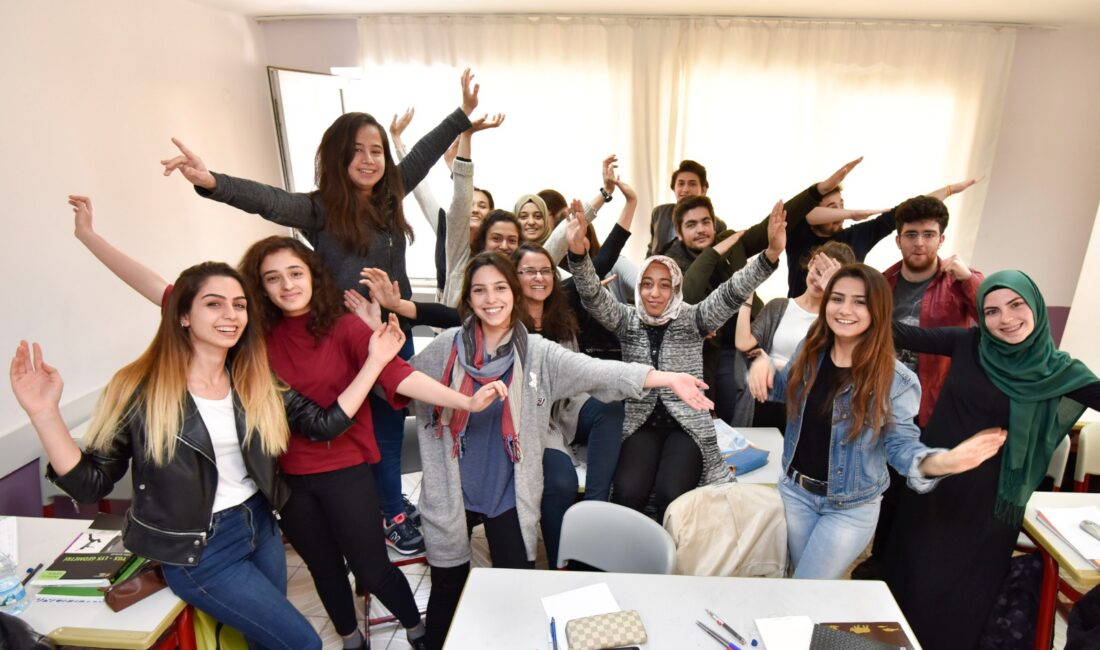 Antalya’da Muratpaşa Belediyesi’nin ücretsiz Muratpaşa Gençlik Eğitim Merkezi’nde (MURGEM) üniversite
