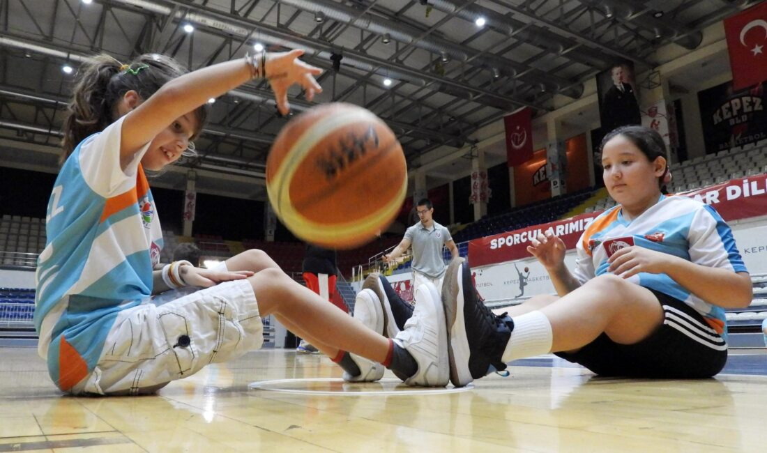 Kadın basketbolda U16 ve U18 şampiyonluklarıyla Türkiye Şampiyonası’na üst üste