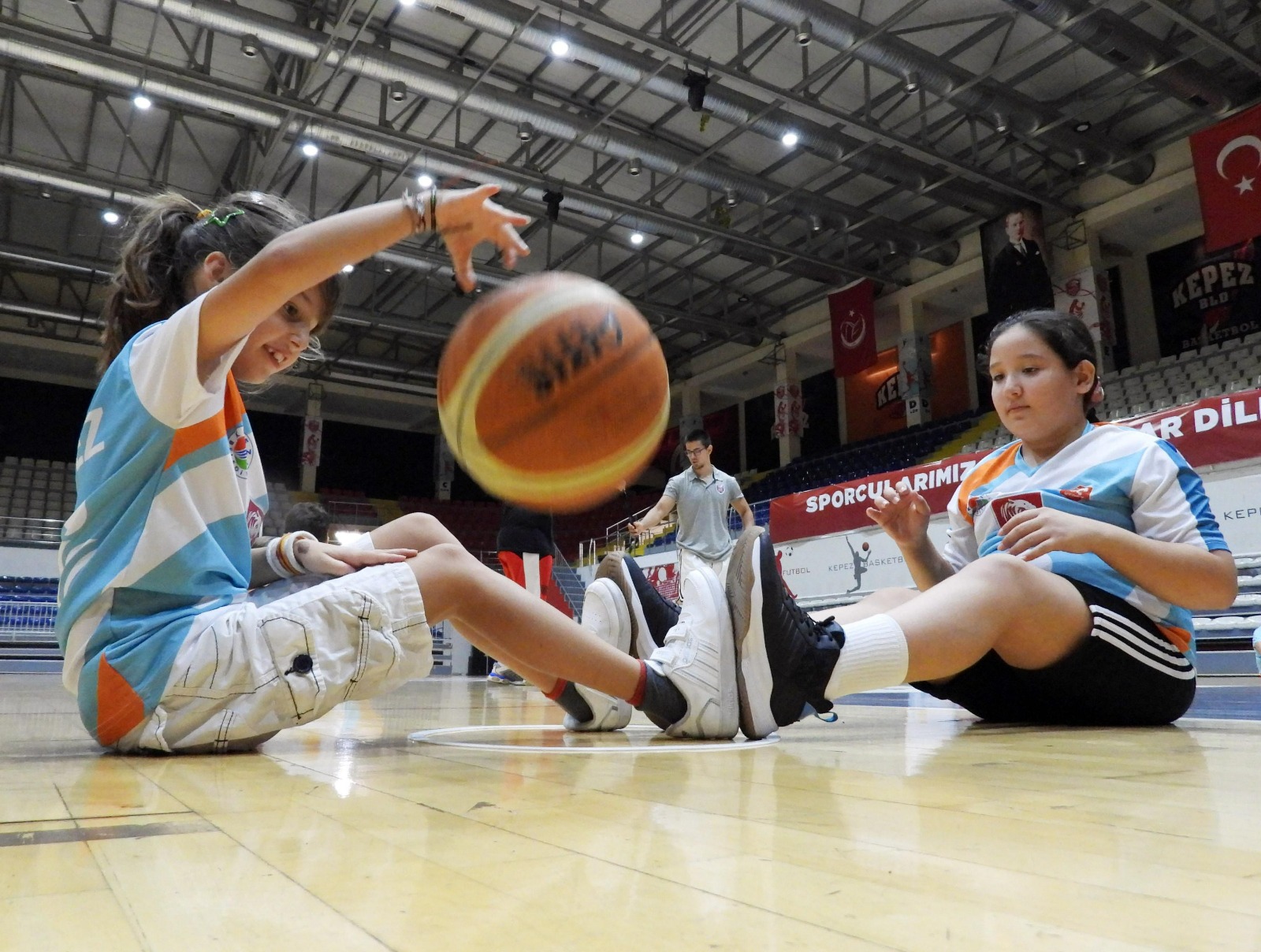 Kadın basketbolda U16 ve U18 şampiyonluklarıyla Türkiye Şampiyonası’na üst üste