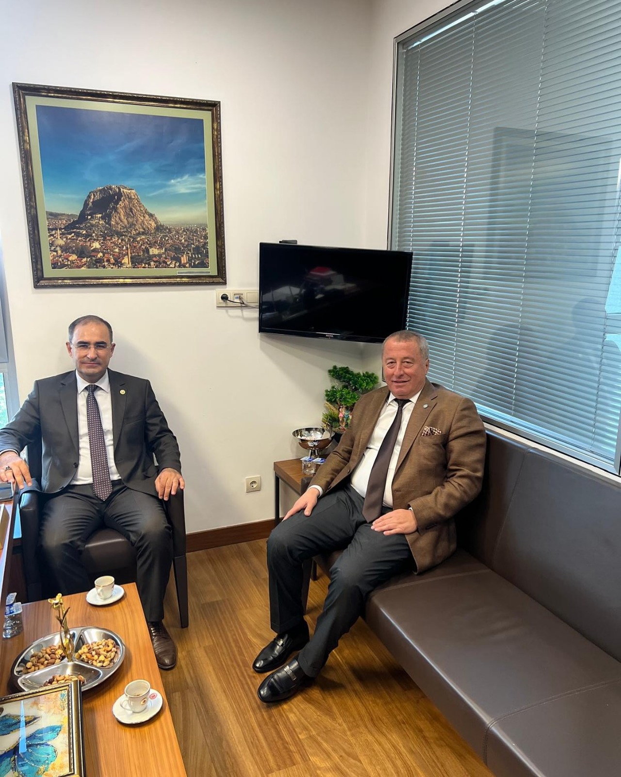 AK Parti Afyonkarahisar Milletvekili Hasan Arslan, İYİ Parti Genel Başkan
