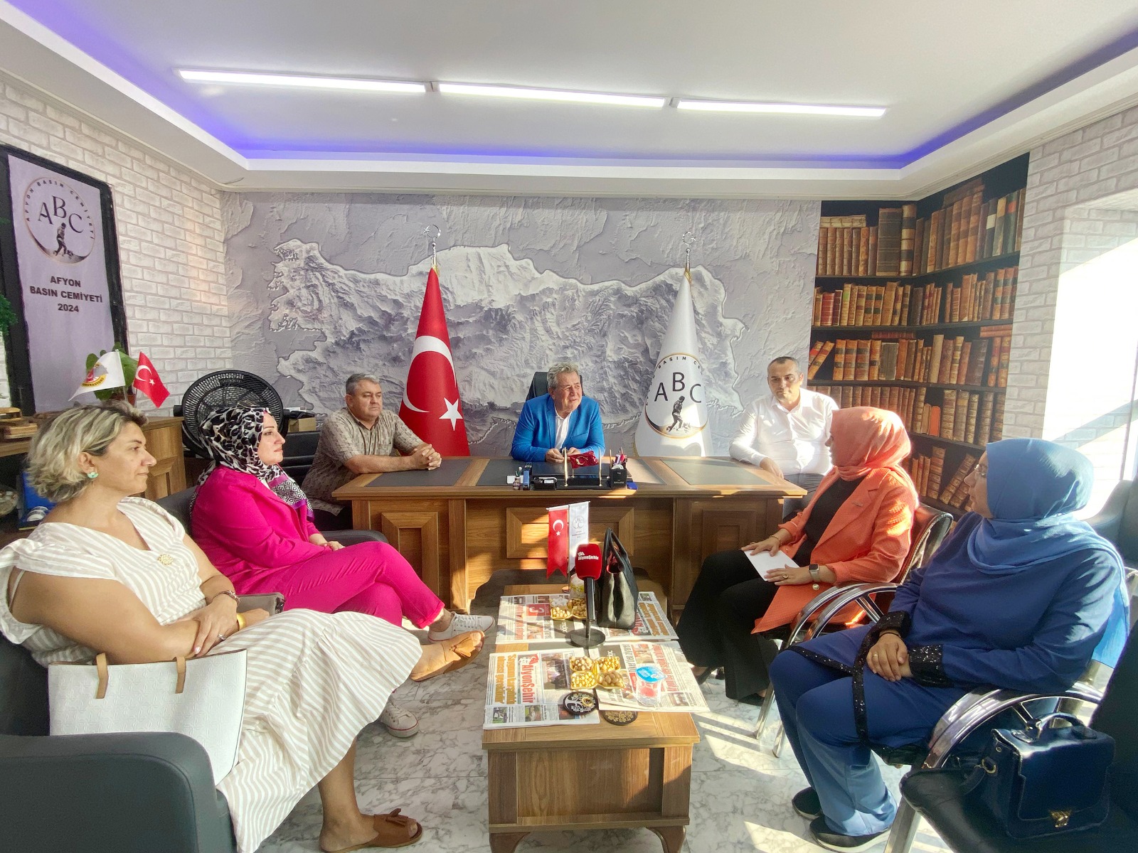 KADEM Afyonkarahisar Temsilcisi Huriye Akçay ve dernek üyeleri, AfyonBasın Cemiyeti