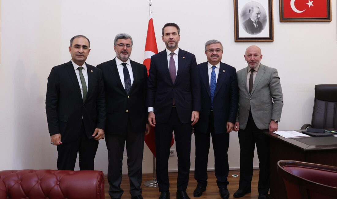 Türkiye Büyük Millet Meclisi’nde nöbetçi bakan olarak bulunan Enerji ve