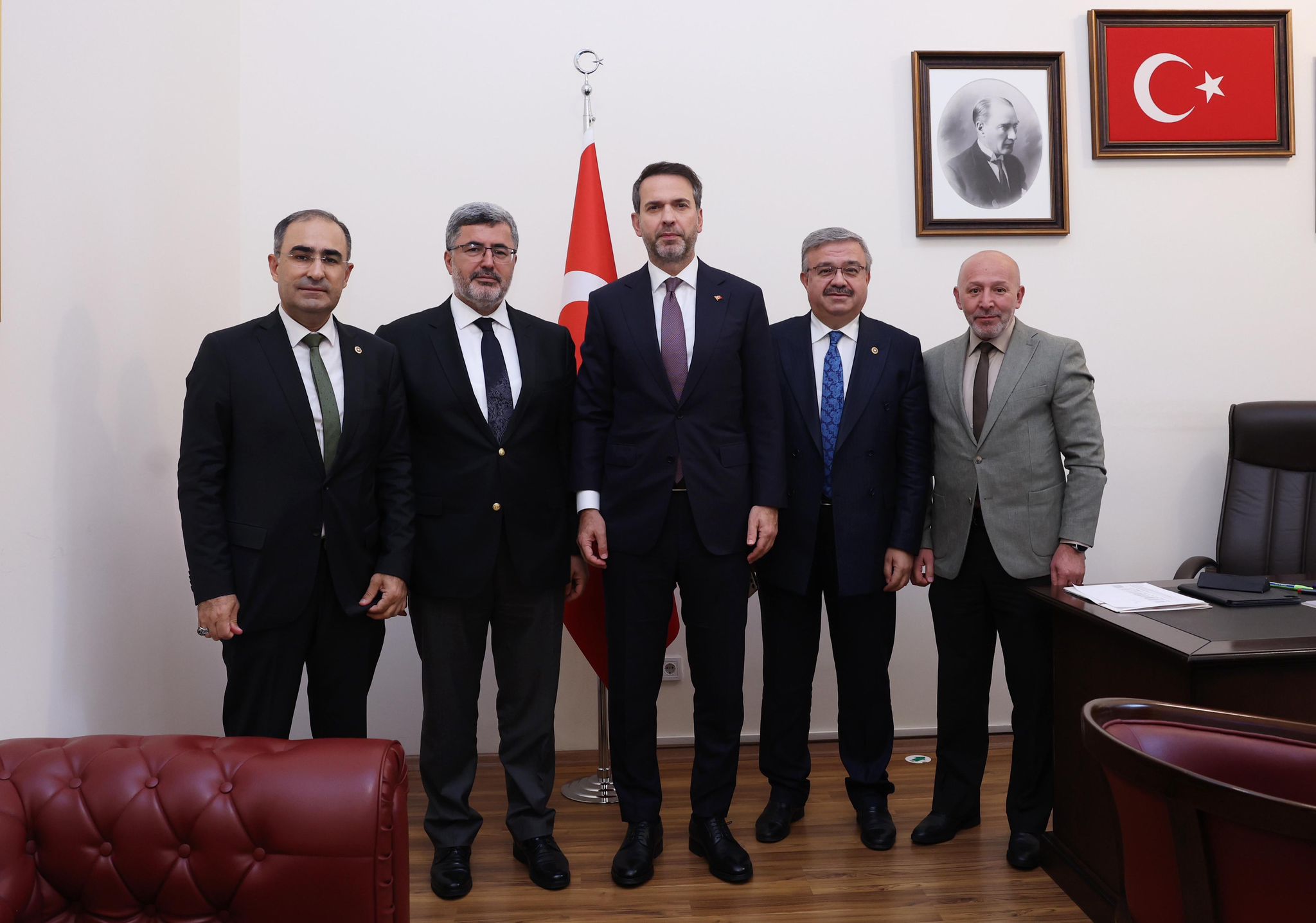 Türkiye Büyük Millet Meclisi’nde nöbetçi bakan olarak bulunan Enerji ve